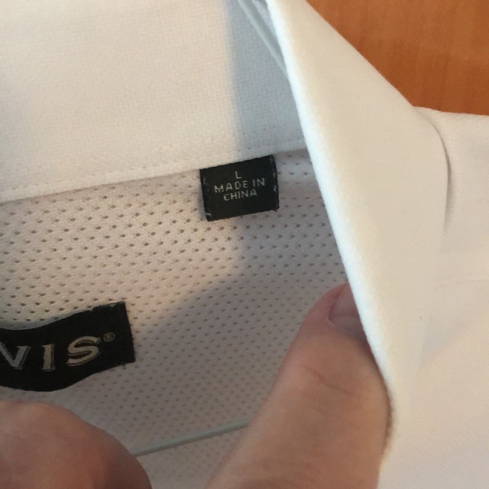 Mens White Orvis Button Down Shirt with unique venting across back of neck - Picture 3 of 4